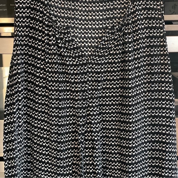 Max Studios Sleeveless Blouse Black White Geometric Size Medium - Picture 6 of 7